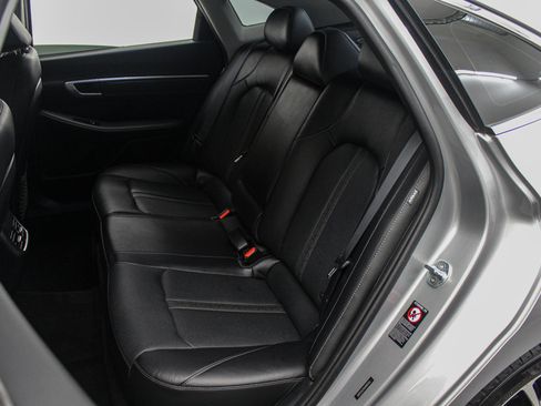 Used 2021 Hyundai Sonata Limited w/ Preferred Accessory Package FWD image 15