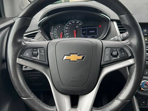 Used 2019 Chevrolet Trax LT w/ LT Convenience Package FWD image 13