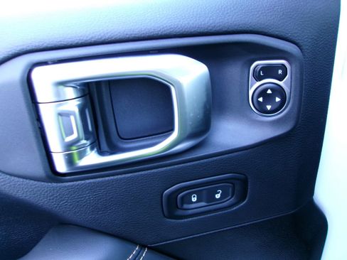 New 2025 Jeep Wrangler Unlimited Sahara image 11