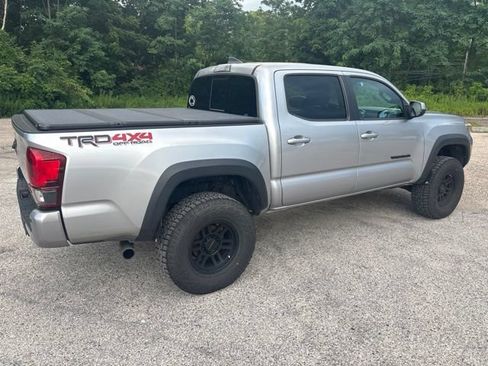 Used 2018 Toyota Tacoma TRD Off-Road w/ Technology Package AWD/4WD image 4