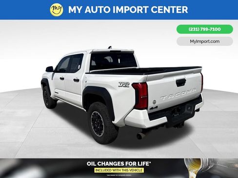 Used 2024 Toyota Tacoma TRD Off-Road AWD/4WD image 5