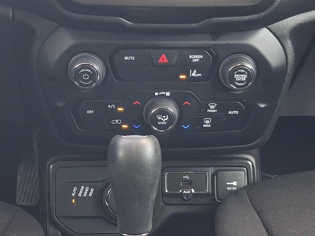 Used 2022 Jeep Renegade Latitude AWD/4WD image 4