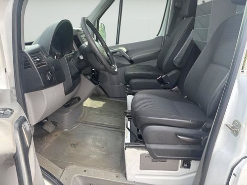 Used 2014 Freightliner Sprinter 2500 RWD image 20