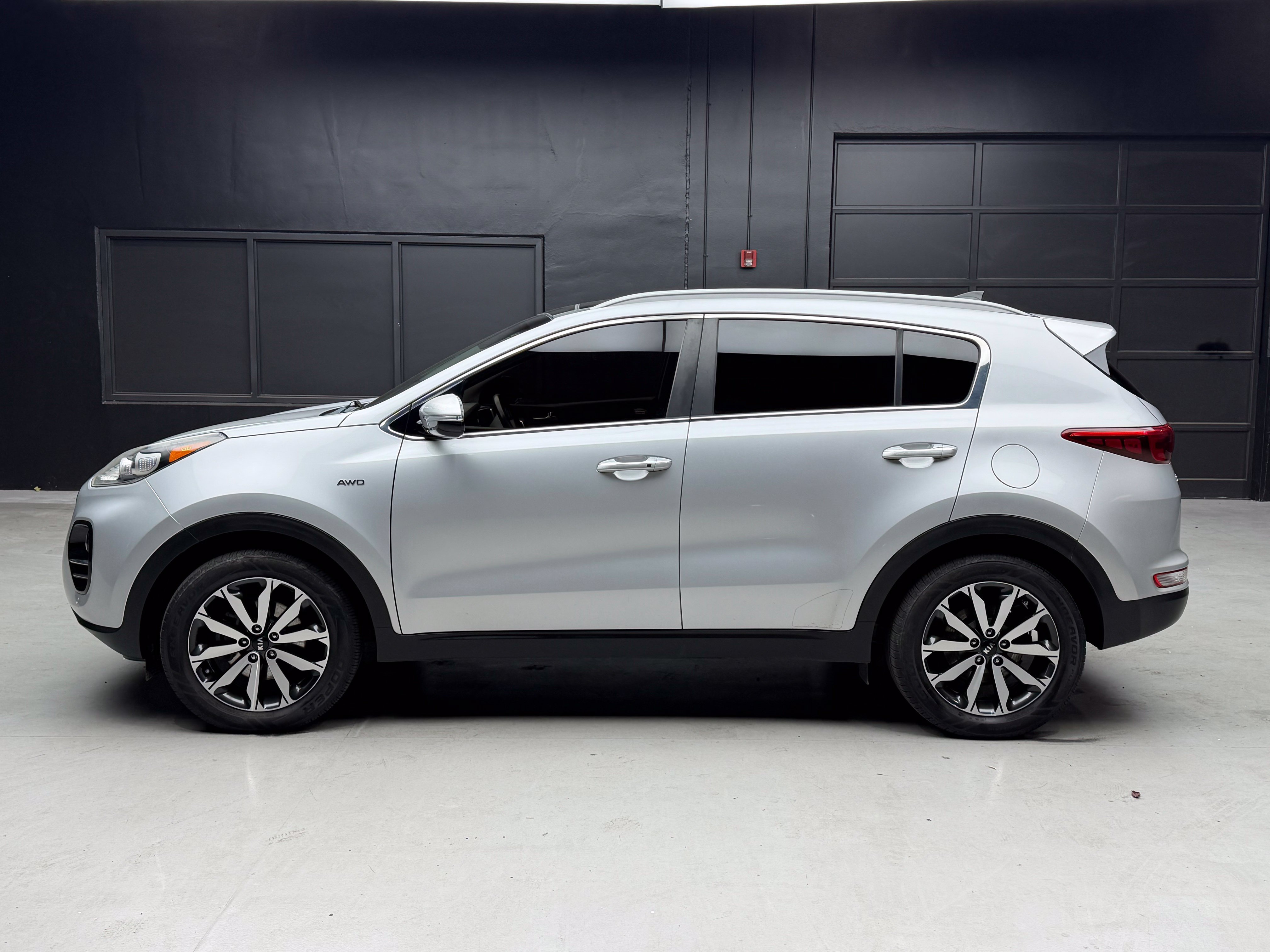 Used 2017 Kia Sportage EX w/ EX Technology Package AWD/4WD image 4