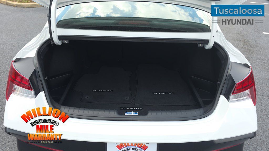 Used 2026 Hyundai Elantra Limited FWD image 10