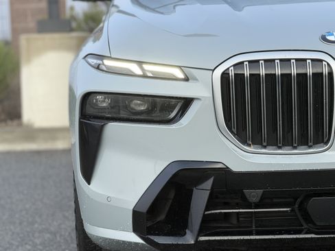 Used 2024 BMW X7 xDrive40i w/ M Sport Package image 5