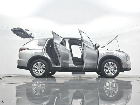 Used 2025 Mitsubishi Outlander ES AWD/4WD image 52