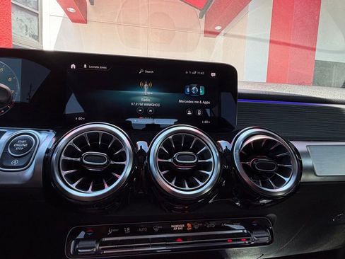 Used 2022 Mercedes-Benz GLB 250 image 20