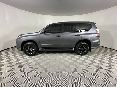 Used 2017 Lexus GX 460 Premium w/ Premium Package image 2