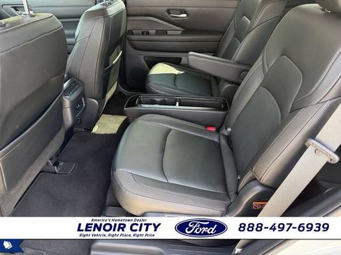 Used 2022 Nissan Pathfinder SL w/ SL Premium Package FWD image 11