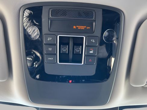 Used 2022 Kia Carnival SX Prestige image 19