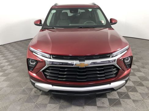 Used 2025 Chevrolet TrailBlazer LT image 3