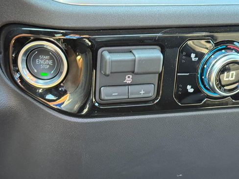 New 2026 GMC Sierra 1500 Elevation w/ Elevation Select Package AWD/4WD image 17