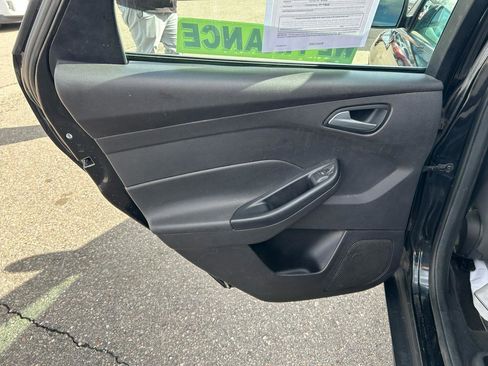 Used 2014 Ford Focus SE w/ SE Winter Package image 13