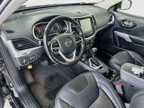 Used 2018 Jeep Cherokee Latitude Plus w/ Comfort/Convenience Group AWD/4WD image 30