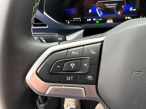 Used 2024 Volkswagen Taos SE image 30