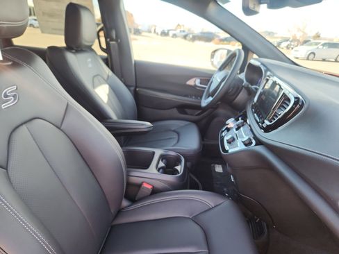 New 2026 Chrysler Pacifica Select image 20