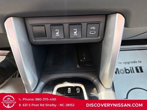 Used 2023 Toyota Corolla Cross XLE w/ Convenience Package FWD image 19
