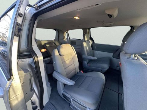 Used 2009 Dodge Grand Caravan SE w/ Climate Group image 16