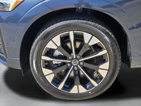 Used 2026 Volvo XC60 B5 Plus w/ Protection Package Premier AWD/4WD image 13