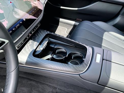 Used 2025 Mercedes-Benz E 350 Sedan image 17