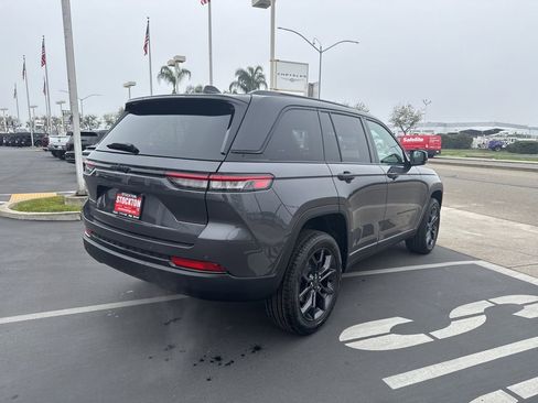 New 2025 Jeep Grand Cherokee Limited image 4