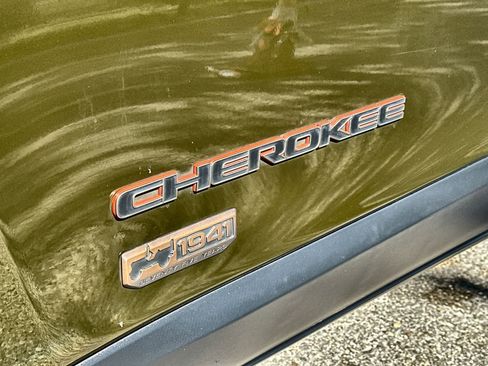 Used 2016 Jeep Cherokee 75th Anniversary image 11