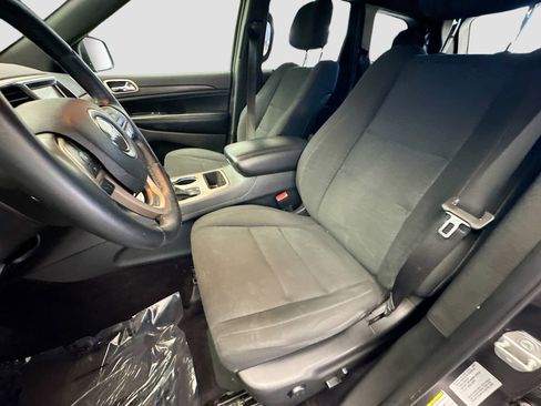 Used 2017 Jeep Grand Cherokee Laredo w/ Quick Order Package 2BE RWD image 11