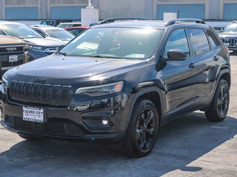 Used 2021 Jeep Cherokee Latitude Plus AWD/4WD image 3