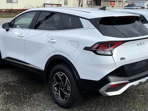 Used 2025 Kia Sportage LX image 2