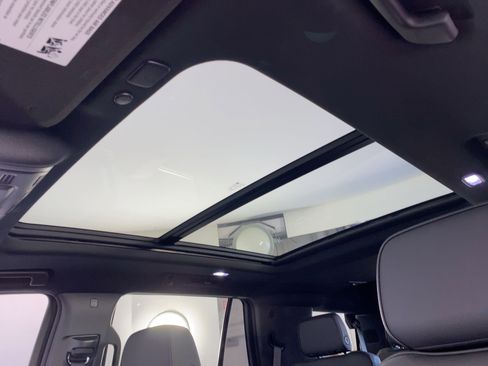 Used 2021 GMC Yukon Denali w/ Denali Premium Package image 12