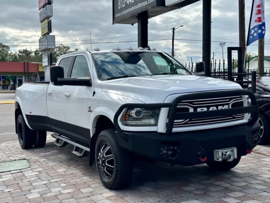 Used 2018 RAM 3500 Laramie w/ Sport Appearance Group AWD/4WD image 3