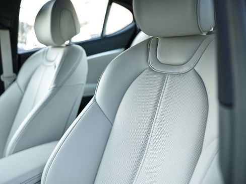 Used 2026 Genesis G70 2.5T image 19