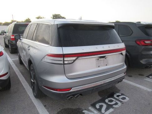 Used 2020 Lincoln Aviator Reserve w/ Equipment Group 202A AWD/4WD image 3