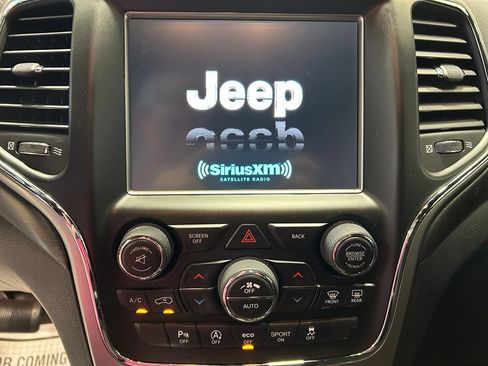 Used 2017 Jeep Grand Cherokee Altitude AWD/4WD image 15