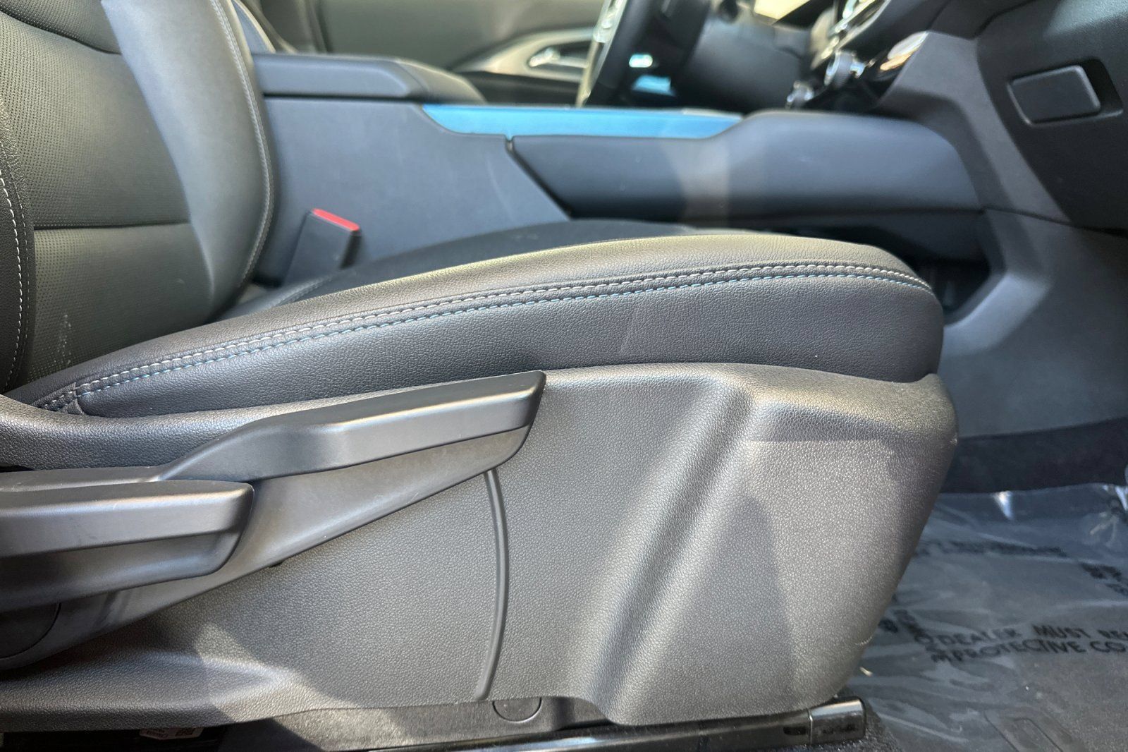 Used 2024 Chevrolet Equinox EV LT FWD image 23