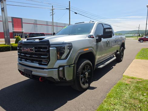 Used 2024 GMC Sierra 2500 AT4 w/ Technology Package AWD/4WD image 8