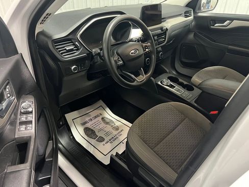 Used 2021 Ford Escape SE image 2