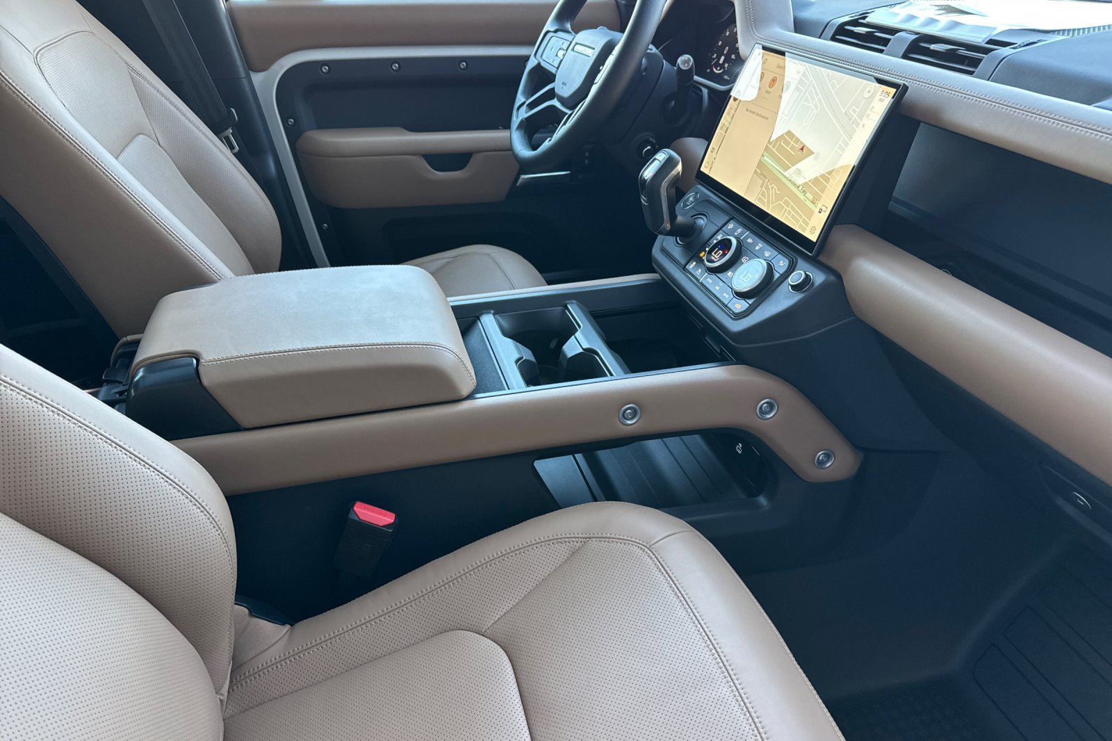 Certified 2026 Land Rover Defender 110 X-Dynamic SE AWD/4WD image 16