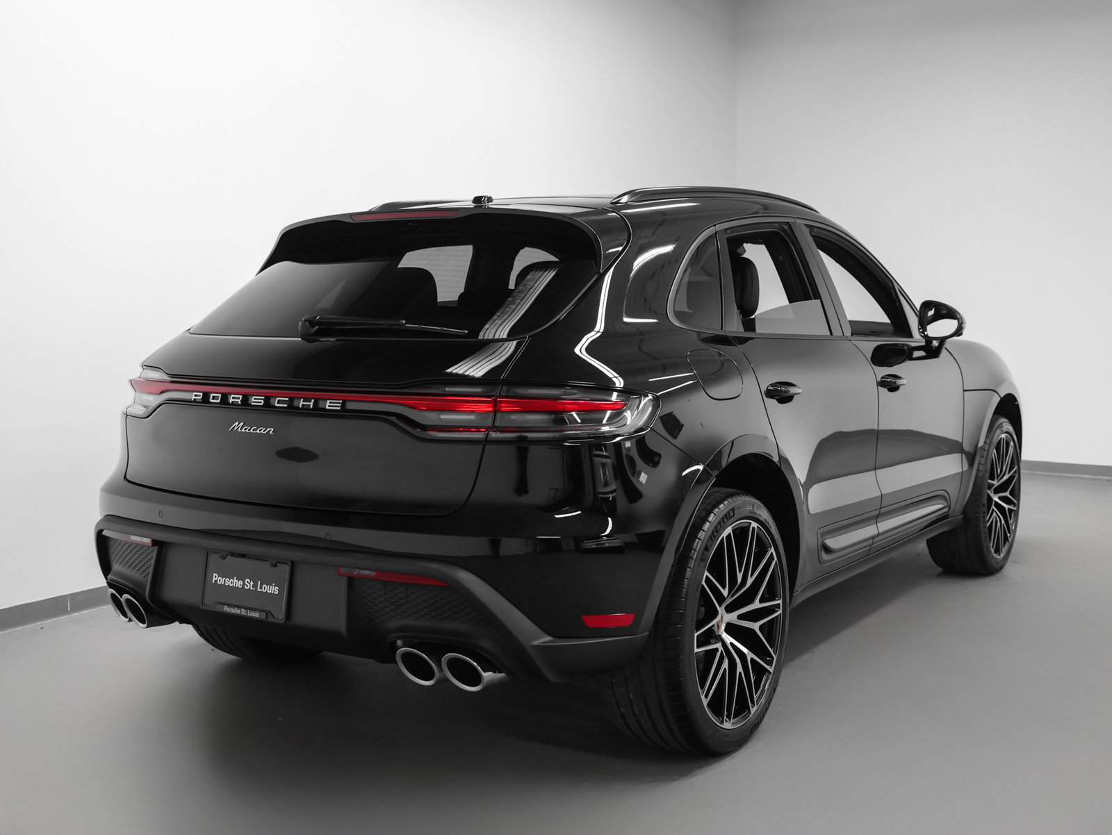 Certified 2026 Porsche Macan AWD/4WD image 12