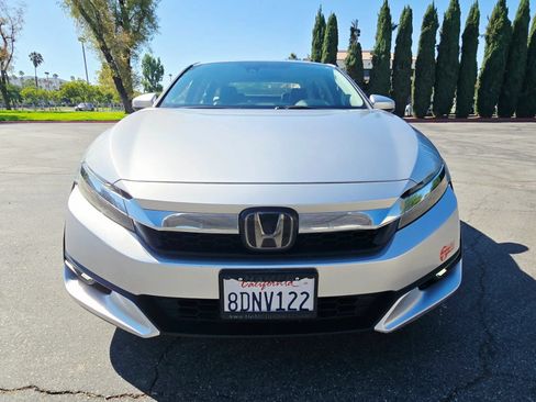 Used 2018 Honda Clarity Touring image 2