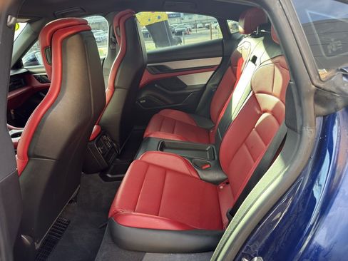 Used 2022 Porsche Taycan image 30