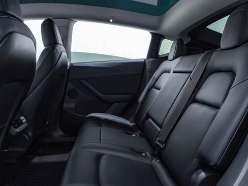 Used 2021 Tesla Model Y Long Range image 21