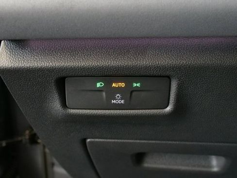 New 2026 Volkswagen Tiguan SE image 27