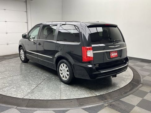 Used 2015 Chrysler Town & Country Touring image 2