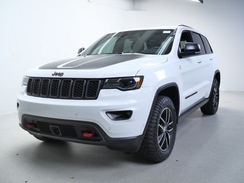 Used 2018 Jeep Grand Cherokee Trailhawk w/ Trailhawk Luxury Group AWD/4WD image 11