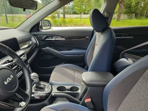 Used 2025 Kia Seltos S FWD image 18