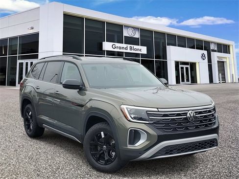 New 2026 Volkswagen Atlas Peak Edition image 1