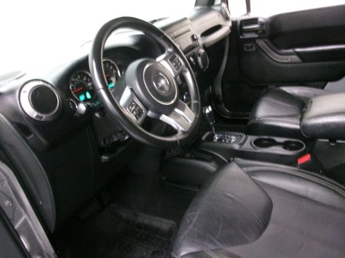 Used 2017 Jeep Wrangler Unlimited Sport AWD/4WD image 17
