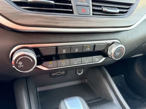 Used 2025 Nissan Altima 2.5 SV FWD image 16